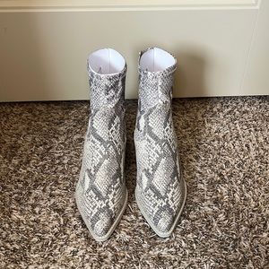 Dolce Vita Shanta Snake Print western style ankle bootie size 8.5